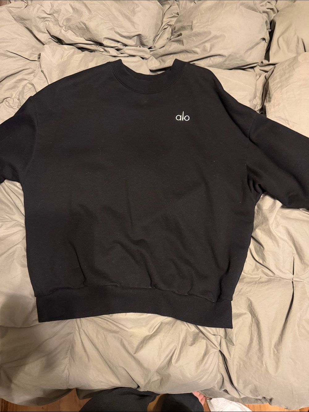 Alo women’s Black Crewneck Sweatshirt